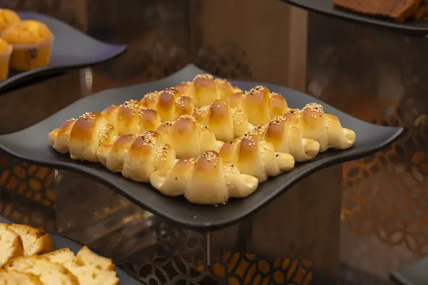 صينية كيك وتارت فواكه في كوفي بريك مؤسسي